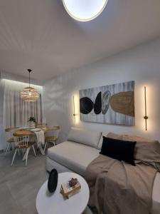 A seating area at Hotel Andreas - Agistri (Skala)