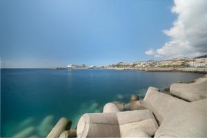 a view of a body of water next to a beach at Safira Suites 302 in Funchal