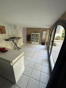 Η κουζίνα ή μικρή κουζίνα στο Charmant t2 dans une belle villa piscine