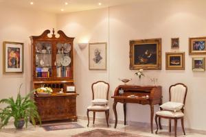 a room with a desk and a table and chairs at Torre Bennistra in Scopello