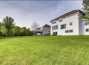 Zahrada ubytování Charming 3-bedroom 1 bath basement nook with backyard view and gazebo