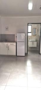 Η κουζίνα ή μικρή κουζίνα στο Entire Self-Catering Apartment in Silverfields