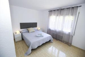 Ένα ή περισσότερα κρεβάτια σε δωμάτιο στο Adelfa Villa Planetcostadorada