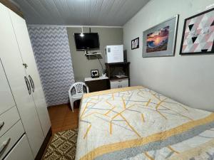 TV a/nebo společenská místnost v ubytování Casa Recanto - Quarto simples