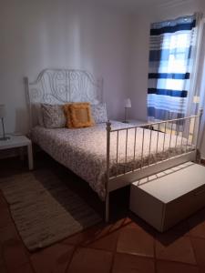a bedroom with a bed and a window at Casa David Duplex in Olhão