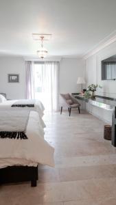 Hotel Alameda Grand客房内的一张或多张床位