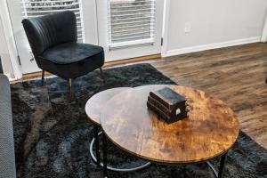 フーバーにあるCharming 2BR Duplex 15 Min to BHMのギャラリーの写真