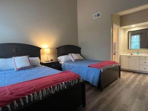 Postel nebo postele na pokoji v ubytování Golf Front Longleaf Condo2BR 2BA