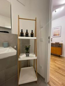 Ένα μπάνιο στο Gemütliches Apartment am BER Flughafen +21 φωτογραφίες