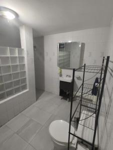 Koupelna v ubytování Santafe Suites