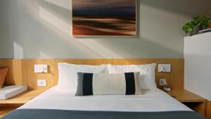 Voodi või voodid majutusasutuse Frame Hotel - SoCo toas