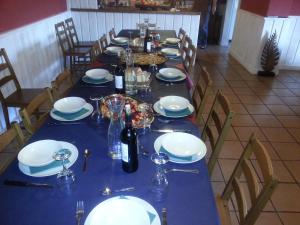 A restaurant or other place to eat at Albergue San Pelayo