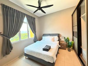 a bedroom with a bed and a ceiling fan at The Paloh Town Suites 4R2B with 2 carpark by IWH Suites in Ipoh
