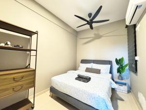 a bedroom with a bed and a ceiling fan at The Paloh Town Suites 4R2B with 2 carpark by IWH Suites in Ipoh