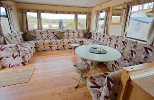 Istumisnurk majutusasutuses Ella Rose Mobile Home
