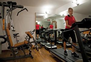 Fitness centrum a/nebo fitness zařízení v ubytování Hotel Eden Roc