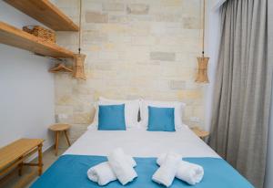Postel nebo postele na pokoji v ubytování Grand Bleu Villa + 109 fotografií