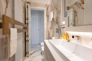 a bathroom with a sink and a mirror and a toilet at Villino Peca in Forte dei Marmi +18 photos