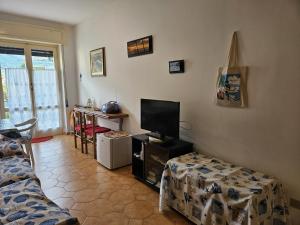 a living room with a flat screen tv on the wall at La stella sulle terrazze in Zoagli
