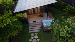 an overhead view of a backyard with a hot tub at Tierra Mistú in Ginebra