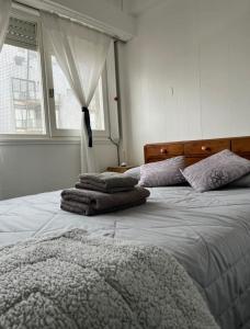 a bedroom with a bed with towels on it at Cómodo y excelente ubicación in Mar del Plata +2 photos