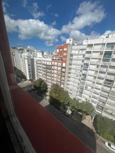 una vista da una finestra di un grande edificio di Depto 1 amb Av Colon a Mar del Plata