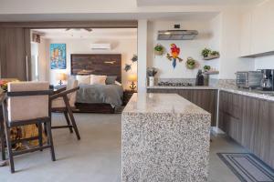 Η κουζίνα ή μικρή κουζίνα στο Pool with ocean view, gym - grupoxingo