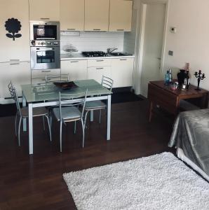 Kuchyň nebo kuchyňský kout v ubytování Stanza privata con bagno su appartamento condiviso