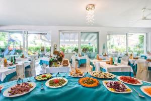 Makanan di atau berdekatan hotel