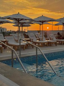 Bazén v ubytování DEPARTAMENTO DE PLAYA en San Bartolo nebo v jeho okolí + 14 fotografií