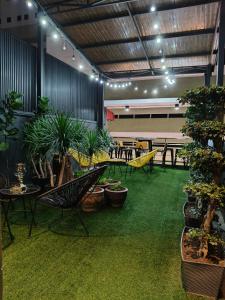 Κήπος έξω από το Icon Hotel Hatyai