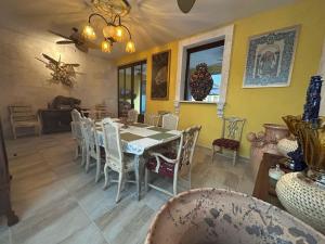 a dining room with a table and chairs at Casa San Miguel in Izamal