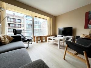 Televisyen dan/atau pusat hiburan di Apartment in Wenduine near the Beach