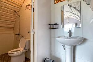 Koupelna v ubytování Rainbow Glamping + 26 fotografií