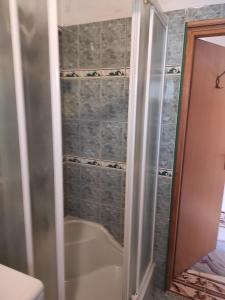 Ένα μπάνιο στο Apartments with parking space Pridraga - Cuskijas, Novigrad - 24025