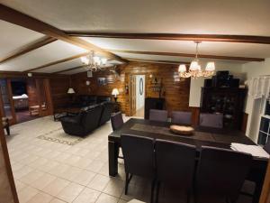 Posezení v ubytování Catskill Log Home