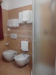 Kúpeľňa v ubytovaní B&B Rendena Chalet + 36 fotografií