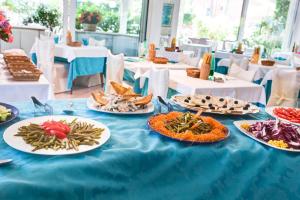 Makanan di atau berdekatan hotel
