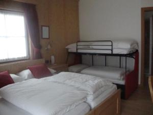 Posteľ alebo postele v izbe v ubytovaní B&B Rendena Chalet
