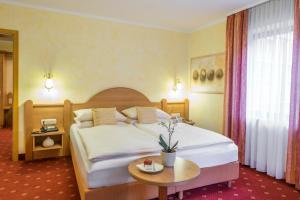 Postel nebo postele na pokoji v ubytování Hotel Holl