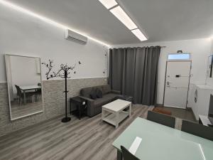 a living room with a couch and a table at Zona muy tranquila todo nuevo in Madrid