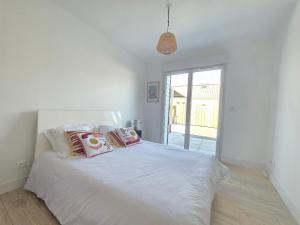 Posteľ alebo postele v izbe v ubytovaní Maison de vacances à La Plaine-sur-Mer, 3 chambres, proche de la plage, jardin et plancha - FR-1-364-138