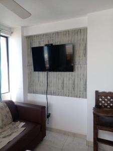 TV a/nebo společenská místnost v ubytování Departamento 4 habitaciones 12 personas vista al mar 8vo piso Playa Almendro