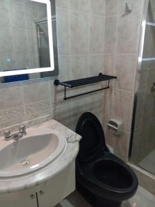 Koupelna v ubytování Departamento 4 habitaciones 12 personas vista al mar 8vo piso Playa Almendro