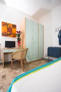 Televisyen dan/atau pusat hiburan di Hotel Gianlore