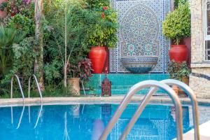 Bazén v ubytování Riad Alhambra nebo v jeho okolí