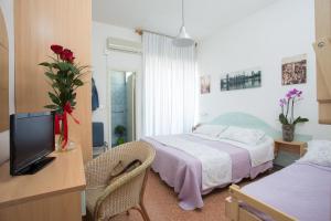 Televisyen dan/atau pusat hiburan di Hotel Gianlore