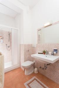 Koupelna v ubytování Hotel Gianlore + 35 fotografií