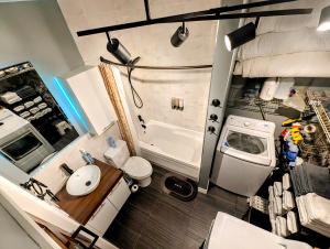 Kuchyň nebo kuchyňský kout v ubytování The Modern Stays