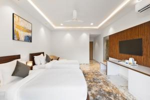 Letto o letti in una camera di White Wharf Beach Resort Morjim Goa